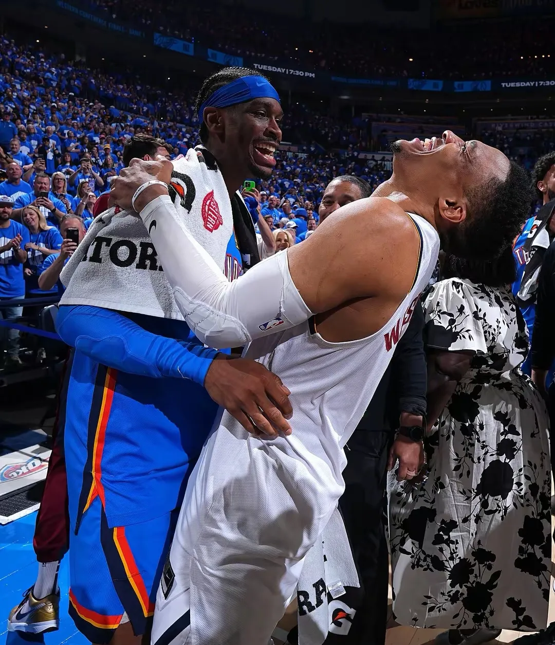 开云体育网页版登录入口-包含俄克拉荷马雷霆赛后内部沟通，志在NBA常规赛名次提升，气氛紧张，阵容厚度经受考验的词条